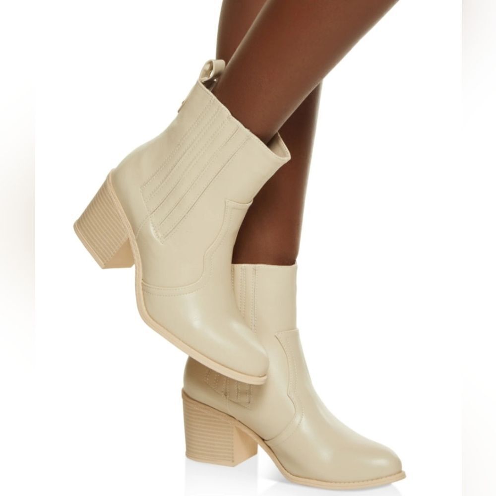 Ladies nude cowboy boots sz 9.5